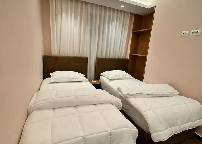 Agate Center * ティラナ