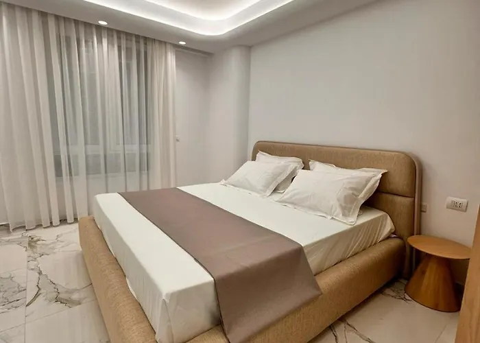 Agate Center Apartment *