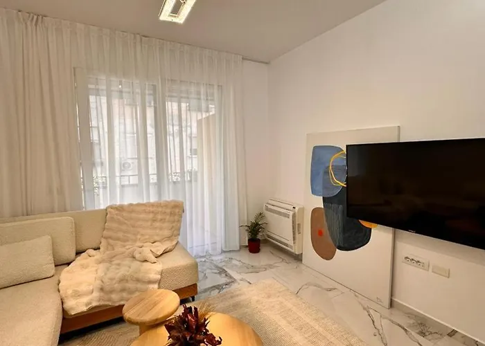 Agate Center Apartment